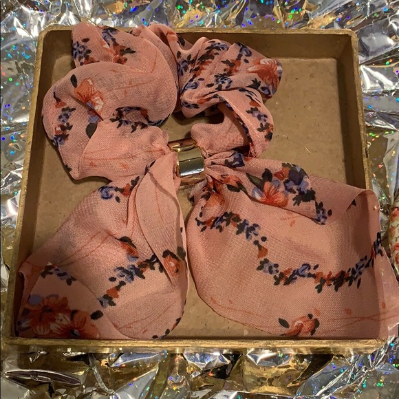 Spring floral bracelet bundle - Picture 6 of 6